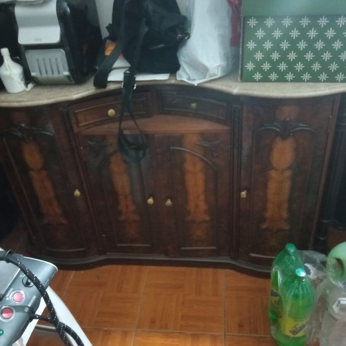 Dou armários de cozinha e sapateira em bom estado terá que os vir busc