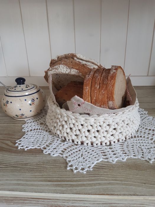 Koszyk na pieczywo,  rękodzieło na szydełku