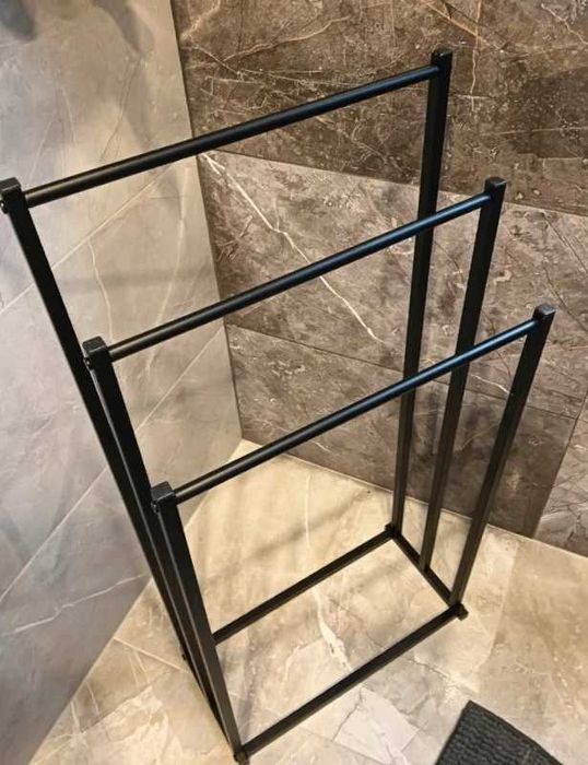 Stojak łazienkowy praktyczny regały wieszak półki