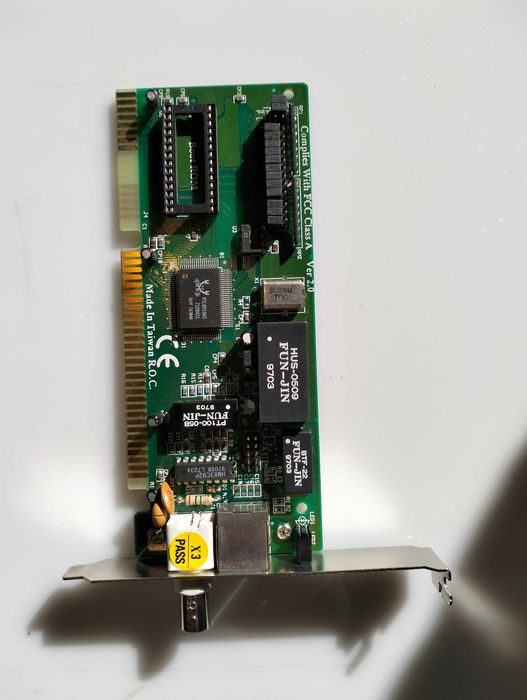 2 Memórias Ram e uma placa de Rede