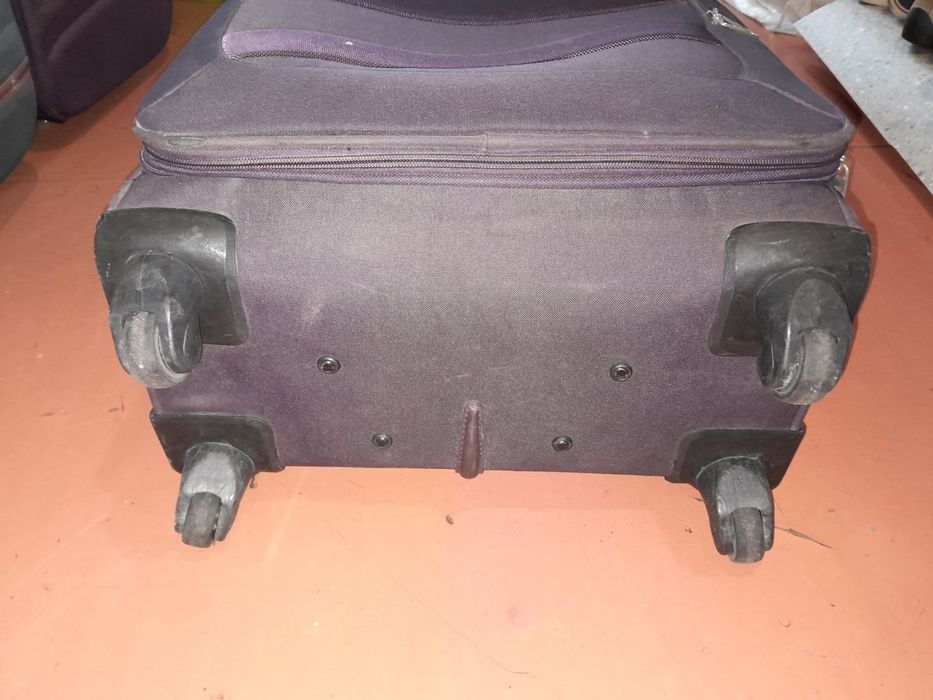 Продам чемоданы от 400грн.
