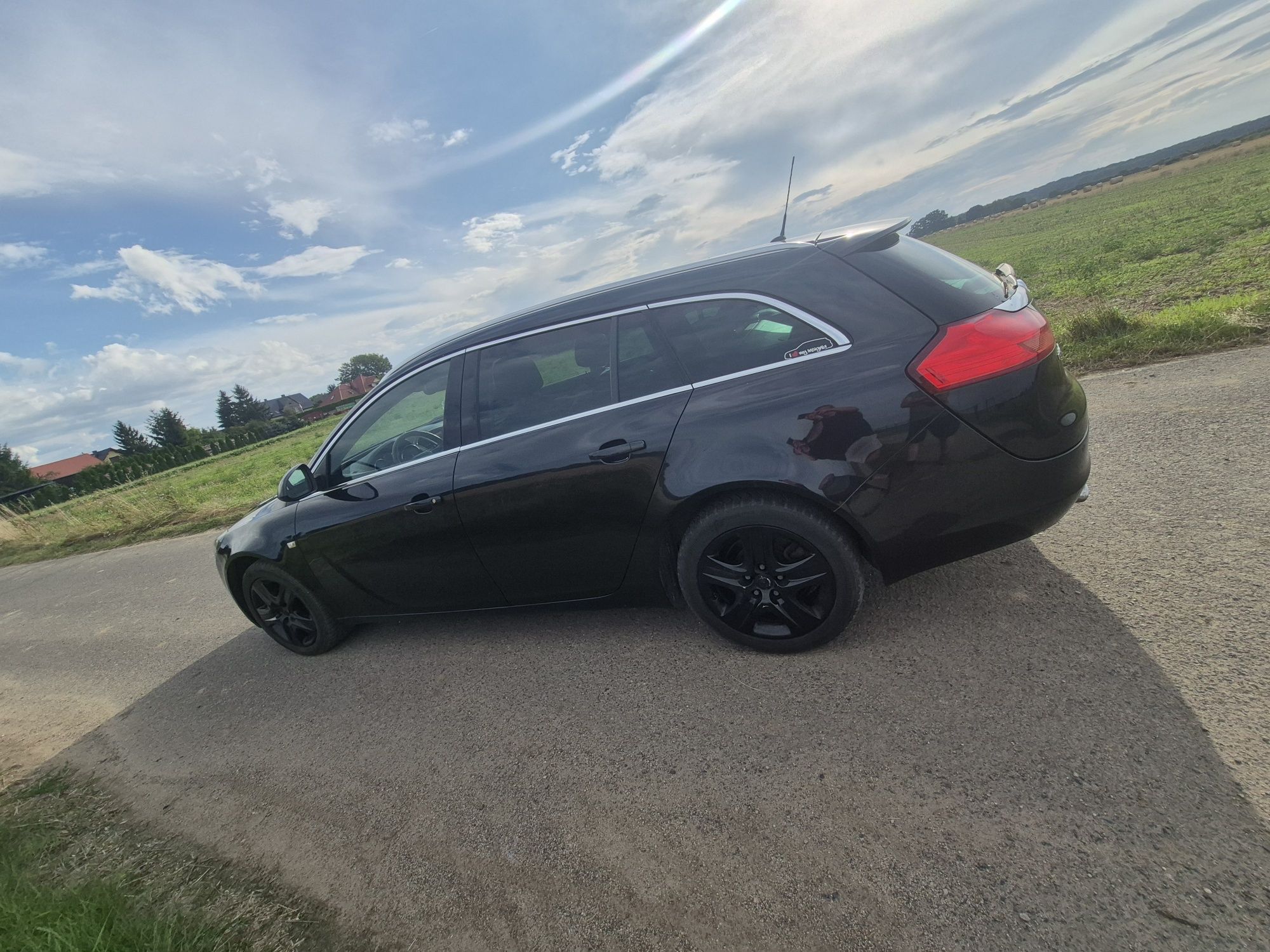 Sprzedam samochód osobowy opel insignia