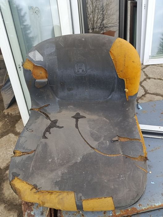 Siedzenie fotel do kosiarki Husqvarna do renowacji