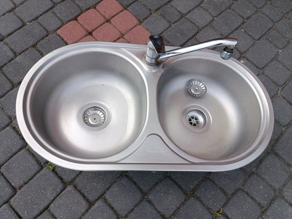 Zlew dwukomorowy z baterią