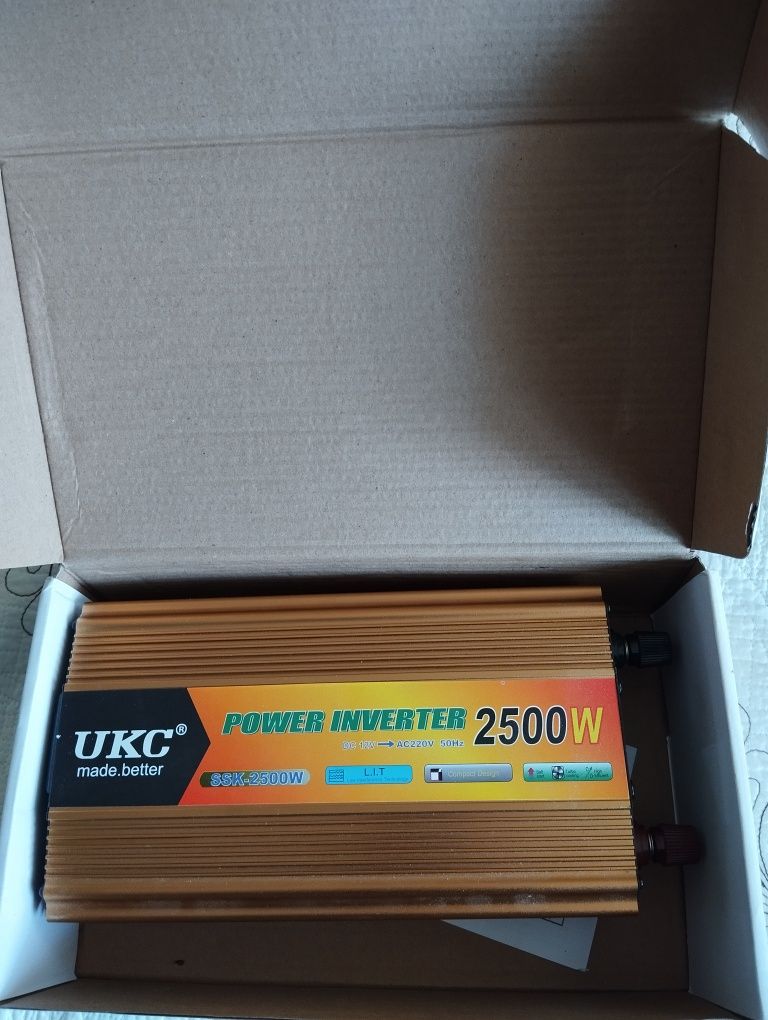 Преобразователь DC/AC 2500W
Преобразователь DC/AC SSK 2500W - это мощн