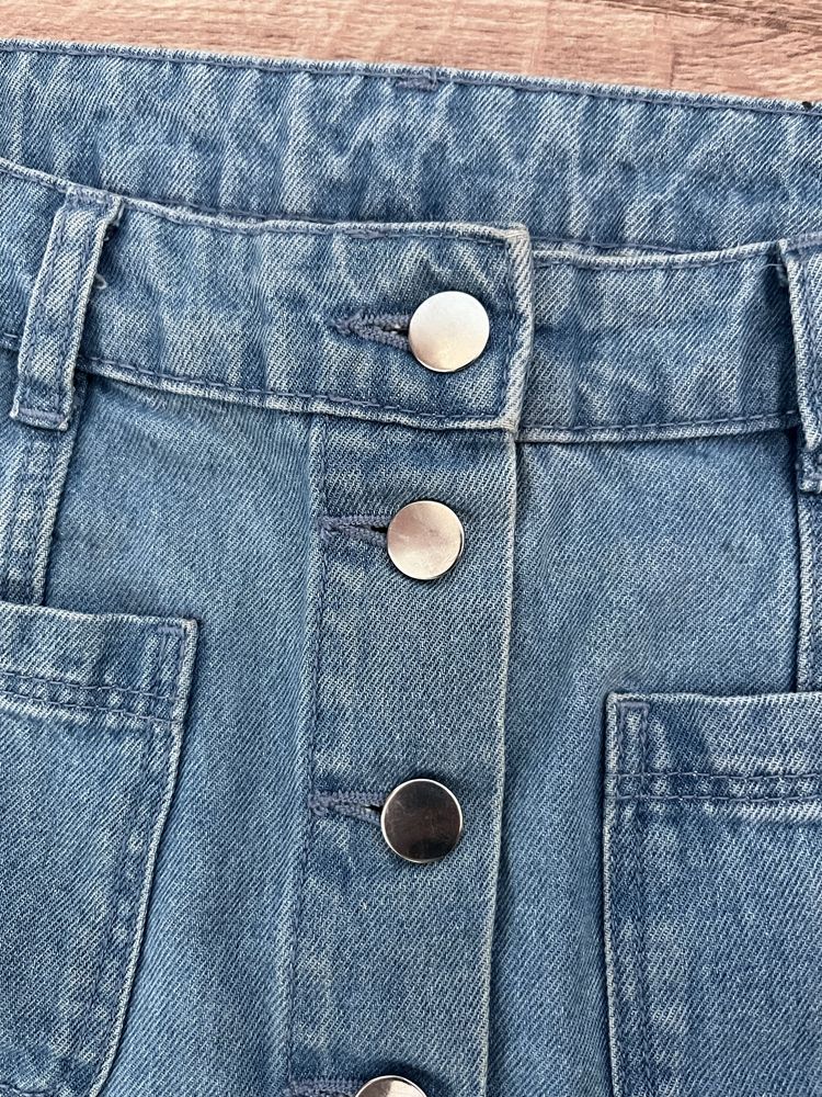 Dżinsowa spódniczka rozkloszowana z guzikami krótka min jeansowa dż