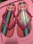 Havaianas/Chinelos Gucci