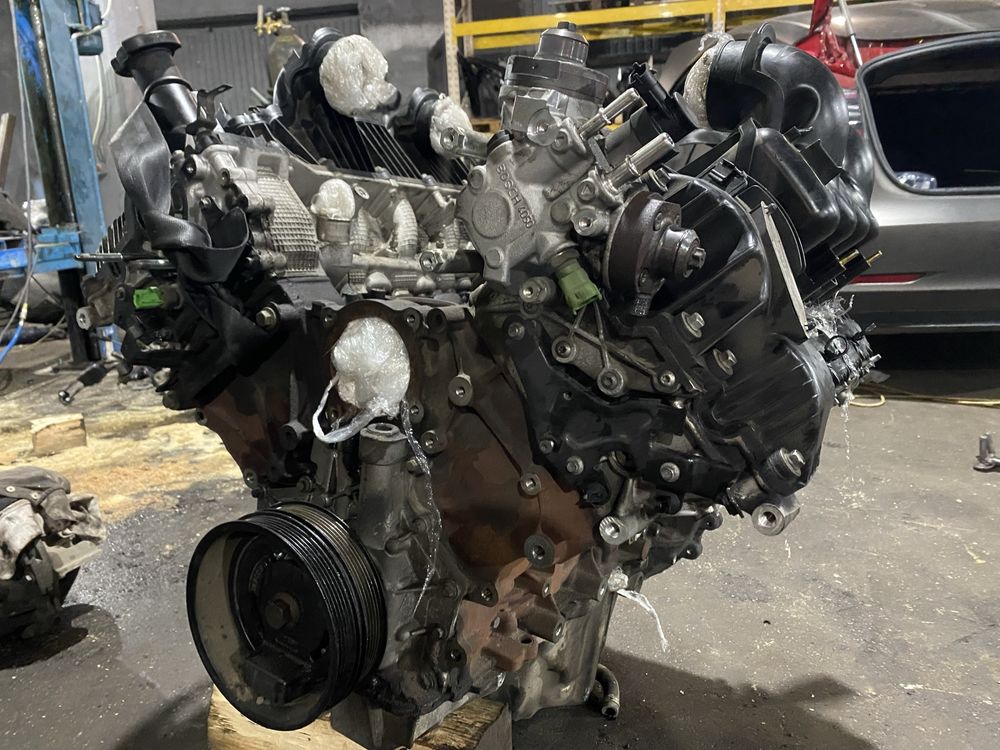 Двигун 4.4 л DOHC DITC V8  Range Rover L405 2014
