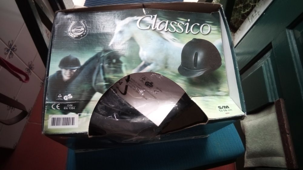 Diverso material equestre