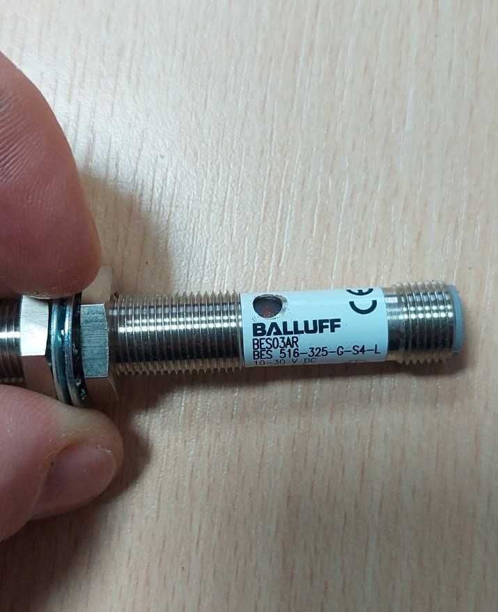 Czujnik indukcyjny BALLUFF BES 516-325-G-S4-L