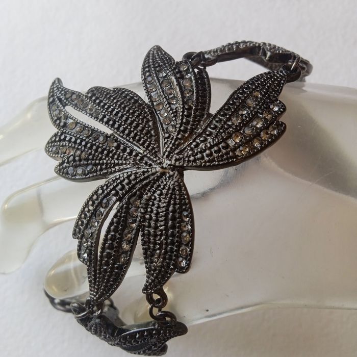 Браслет черный - стразы.