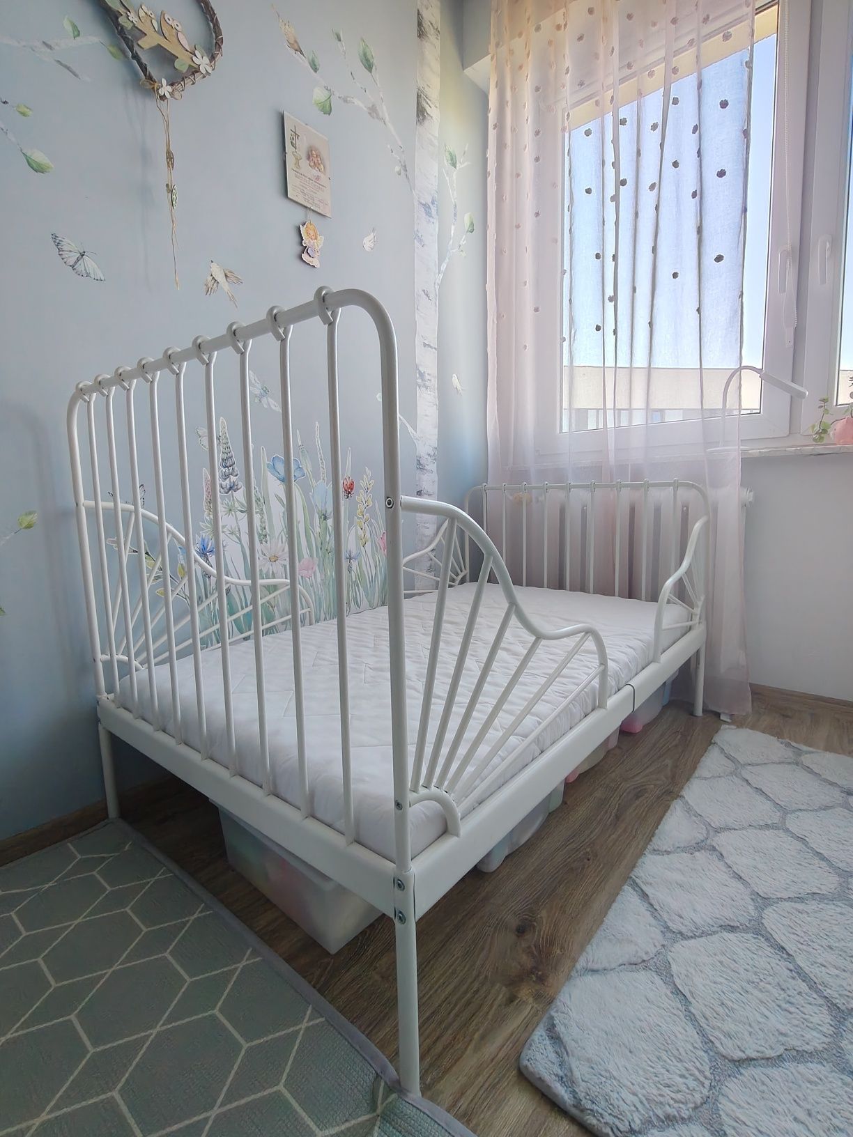 Łóżko Minnen Ikea białe z materacem