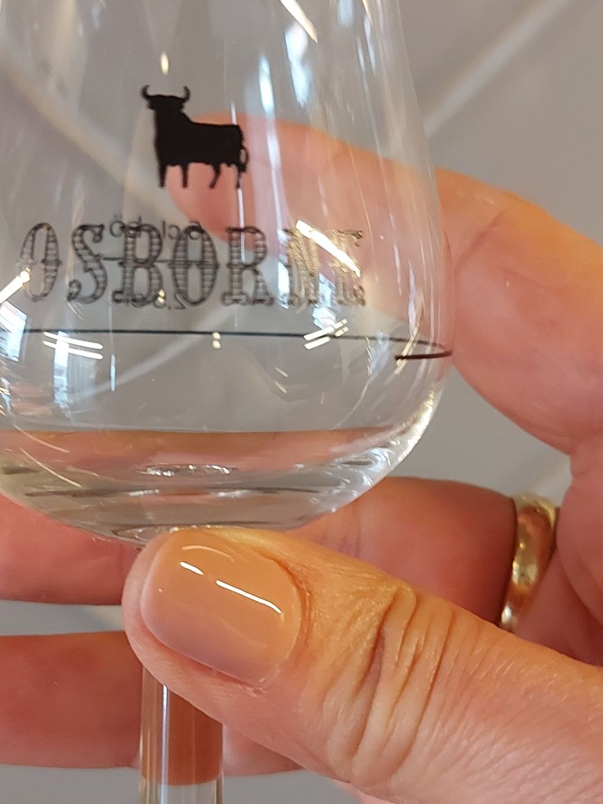 Cálice da Osborne (Espanha) de 2,5 cl.