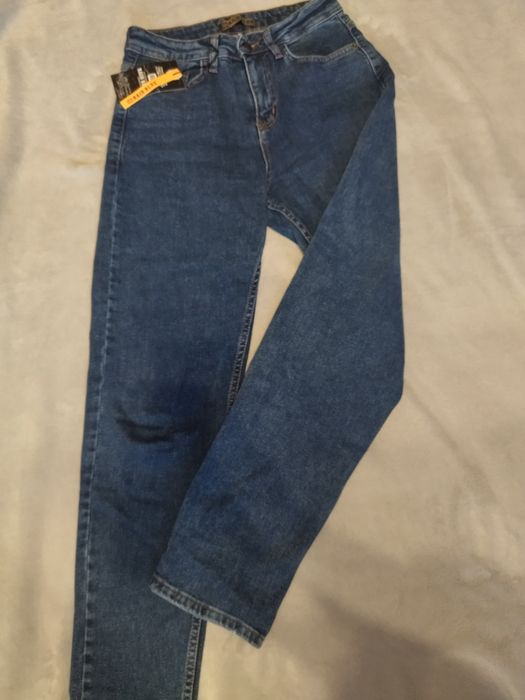Модні джинси мом