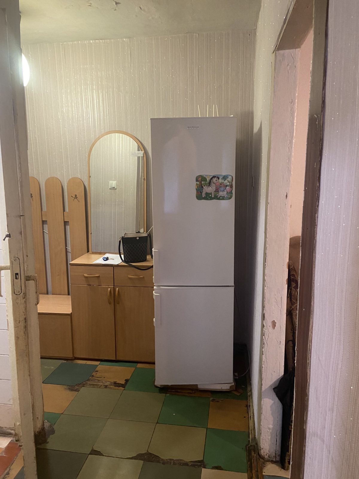 Сдам 3 кв Гагарина 97. Неоплаза. Берём всех.
