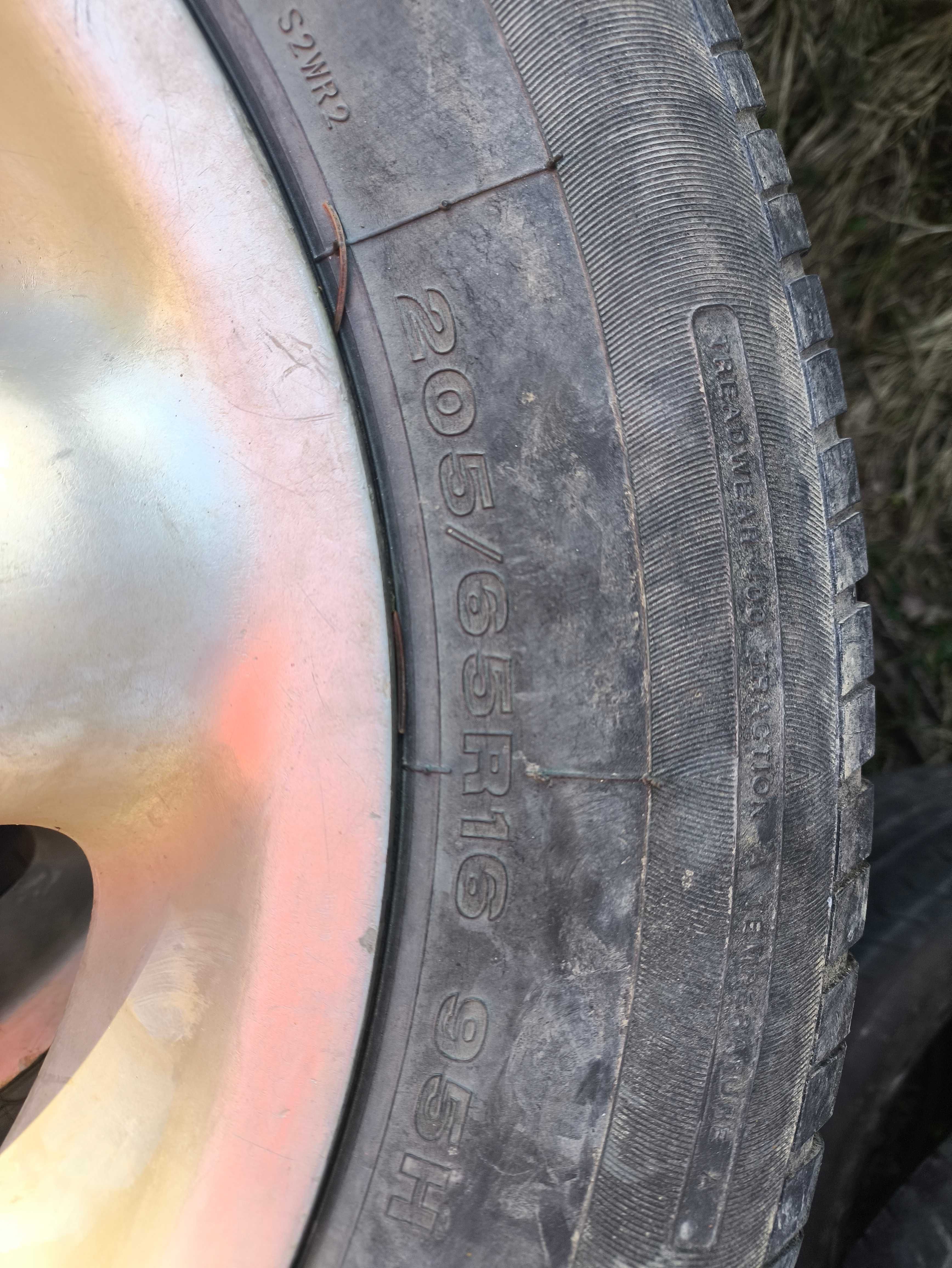 Oryginalne Felgi 6*139,7 z oponąmi 205/65/16"  M+S