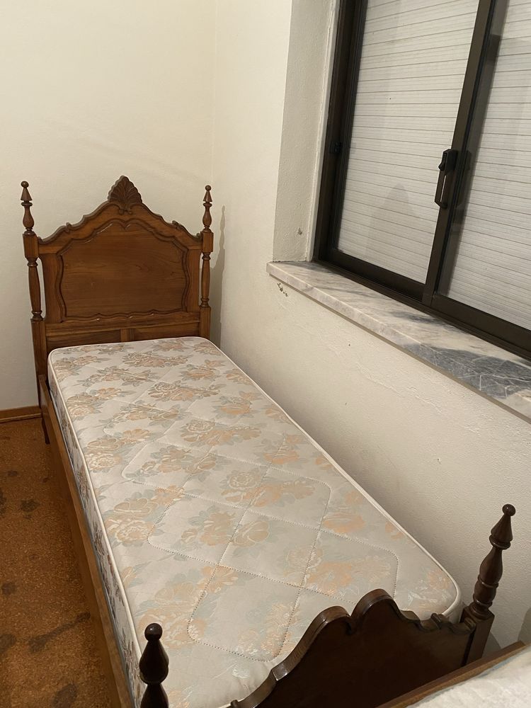 2 camas completas individuais/criança com colchão e estrado
