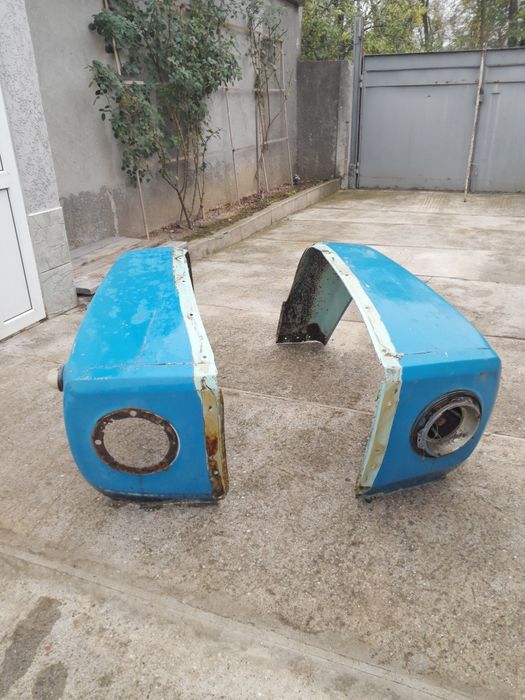 Продам два крыла газ 3307.