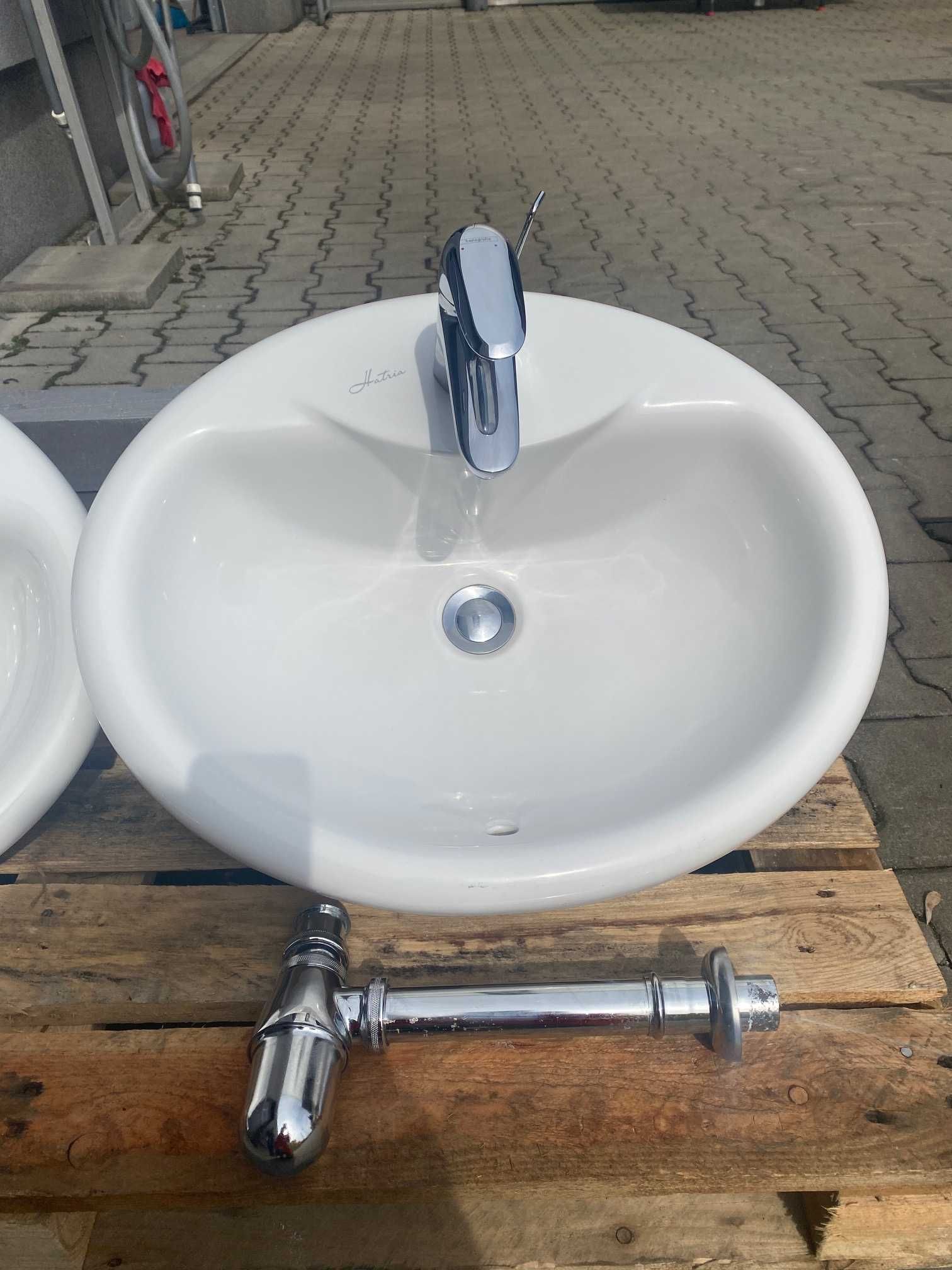 Umywalka Hatria z baterią używana