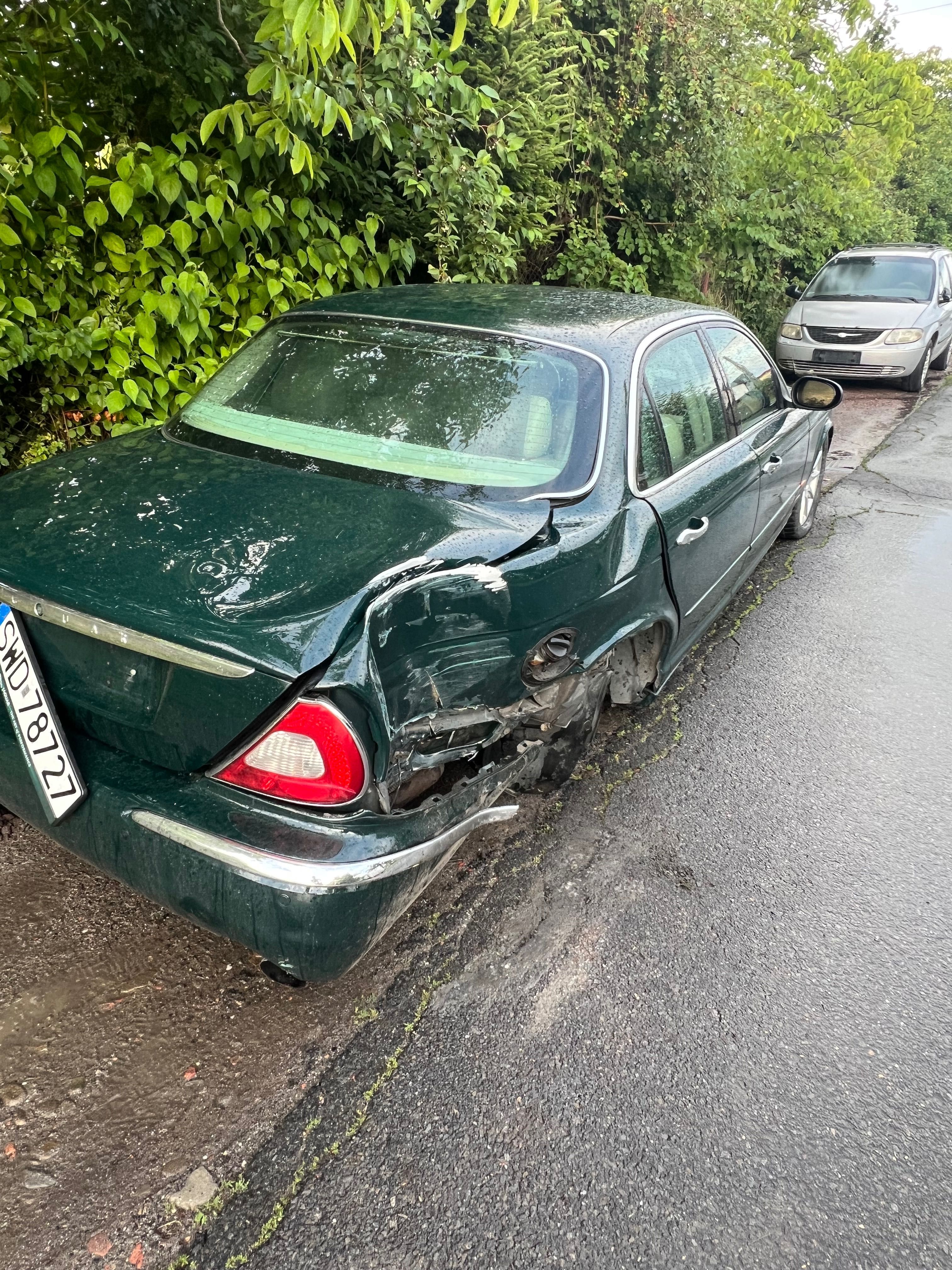 Sprzedam uszkodzonego jaguar Xj x350  2003r  3,6 V8