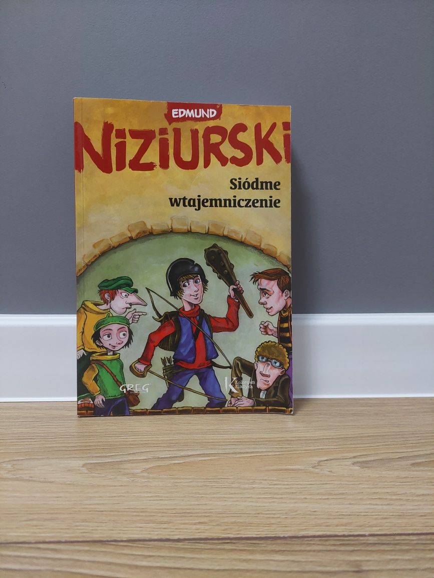 NIZIURSKI komplet 8 ksiazek WARTO!!