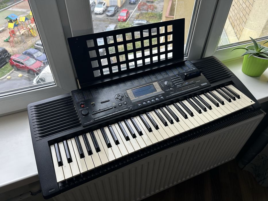 Синтезатор Yanaha PSR 420
