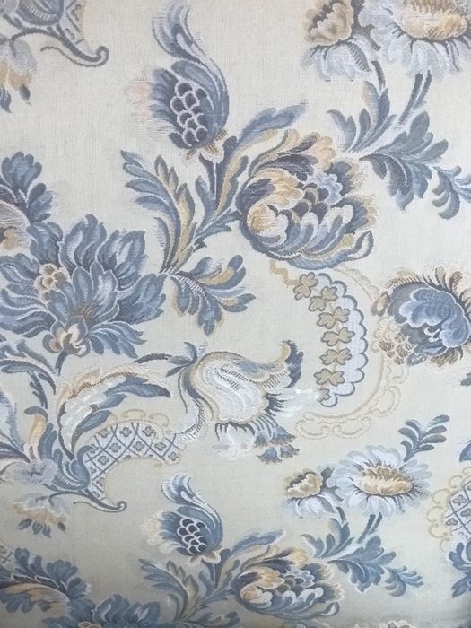 Poltrona com motivos florais