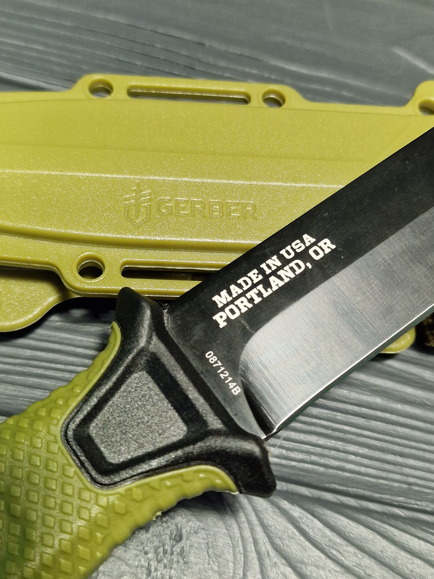 Тактический армейский нож Gerber StrongArm/олива/с гравировкой.