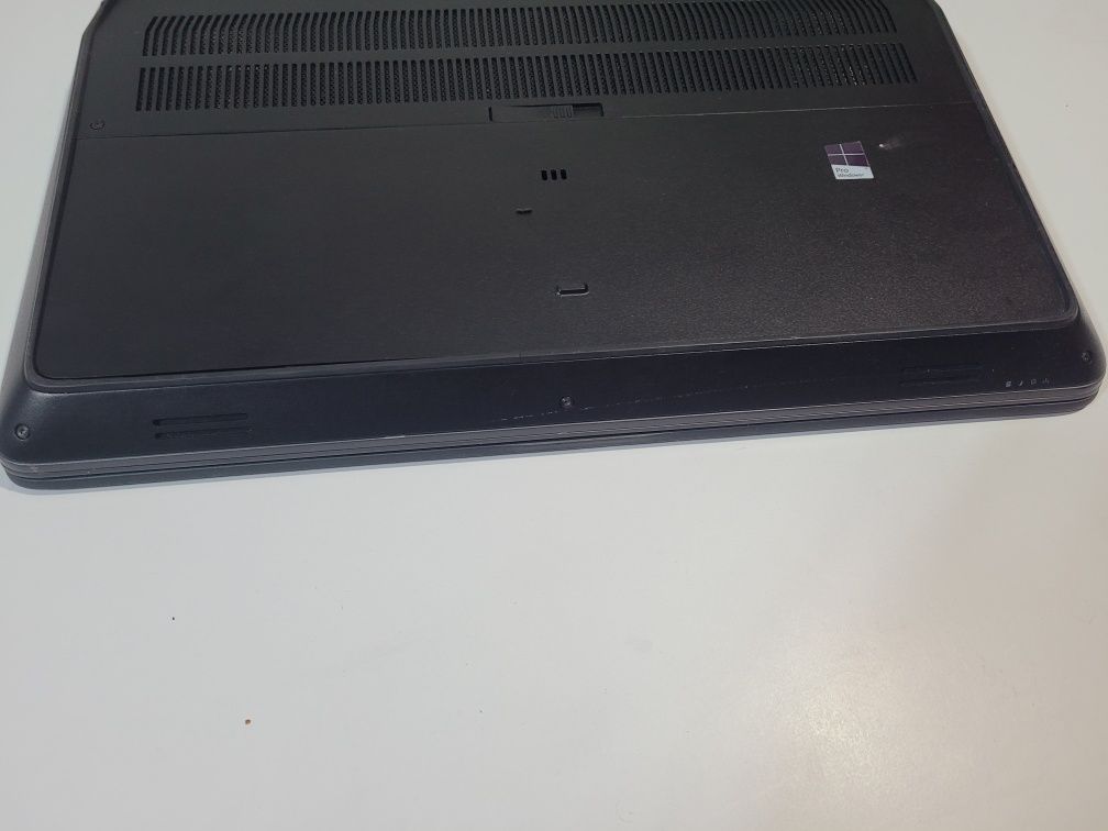 HP ZBook 17 G4 17.3 E3-1535M V6/32GB/512GB SSD/Nvidia Quadro P4000 8GB