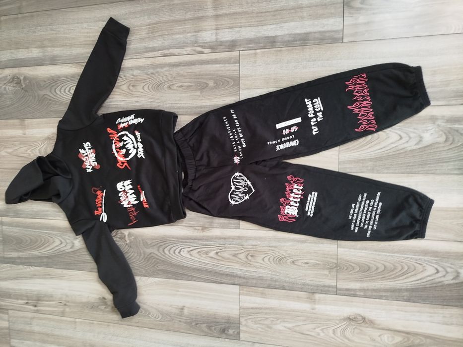 Stylowy dres  rozmiar 134 w bardzo dobrym stanie