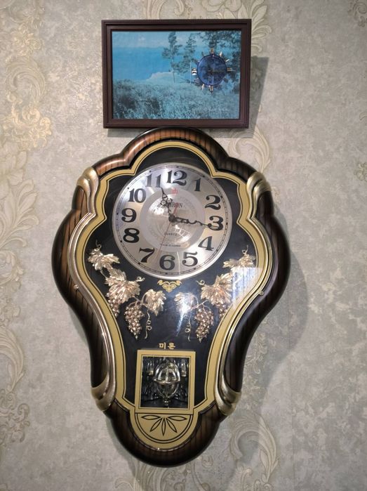 Продам дуже красивий настінний годинник.