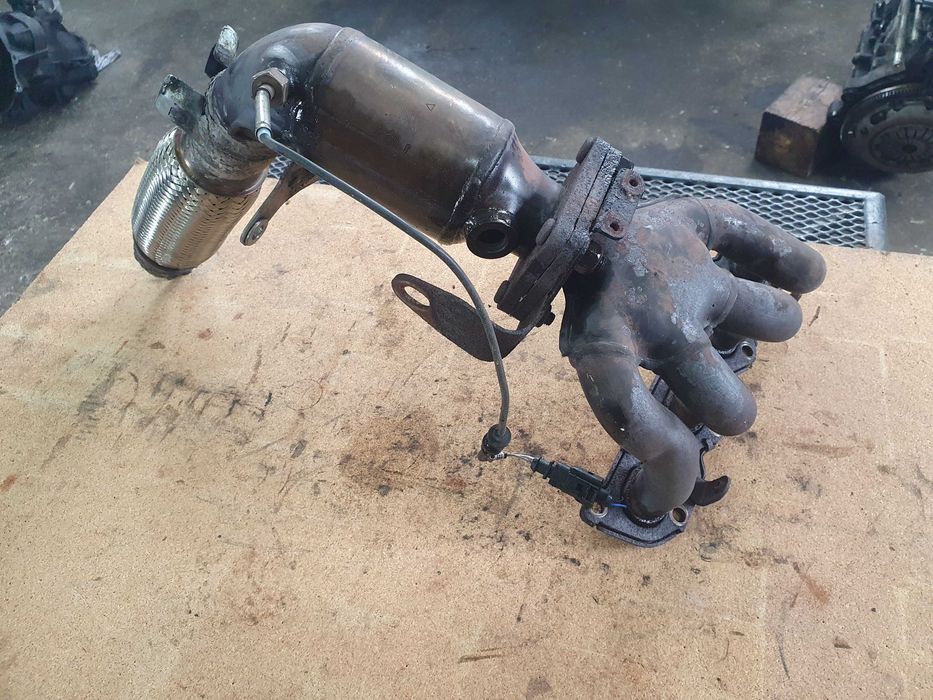 Kolektor wydechowy złącze portki Vw Touran 04 r 1.6 Fsi 115 km BAG