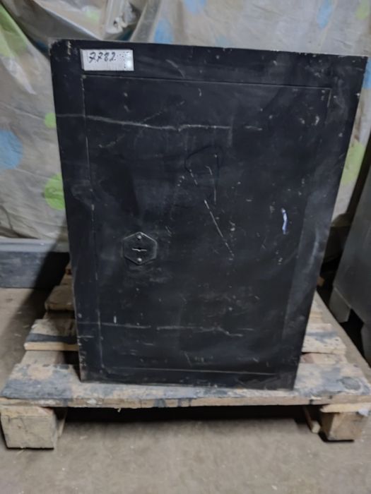 Продаю б.у канцелярский сейф