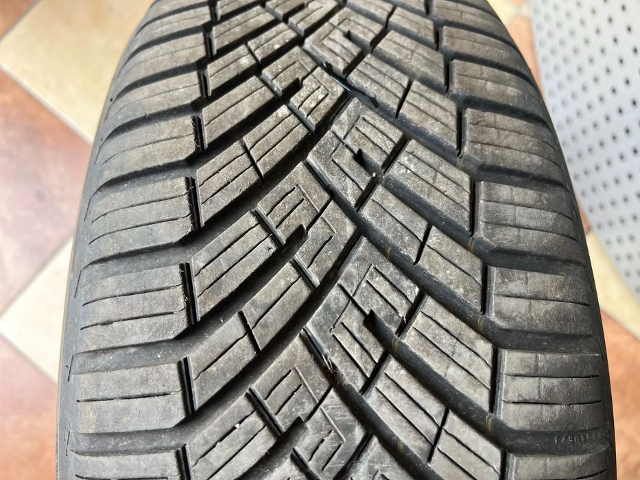 OPONA CONTINENTAL ALLSEASONCONTACT 2 215 55 18 DOT 4423 ŁADNA 7mm JEDNA SZTUKA
