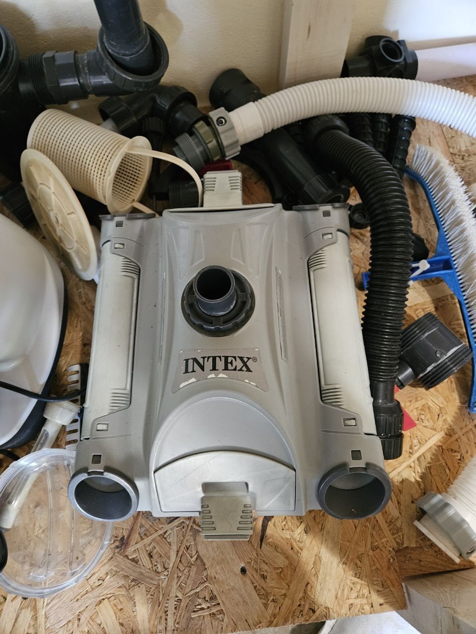 Продам подводный робот пылесос для бассейна  intex 28001