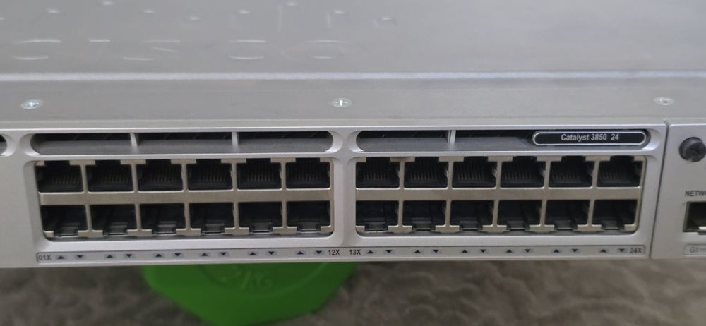 Комутатор мережевий керований Cisco WS-C3850-24T-S V07 коммутатор