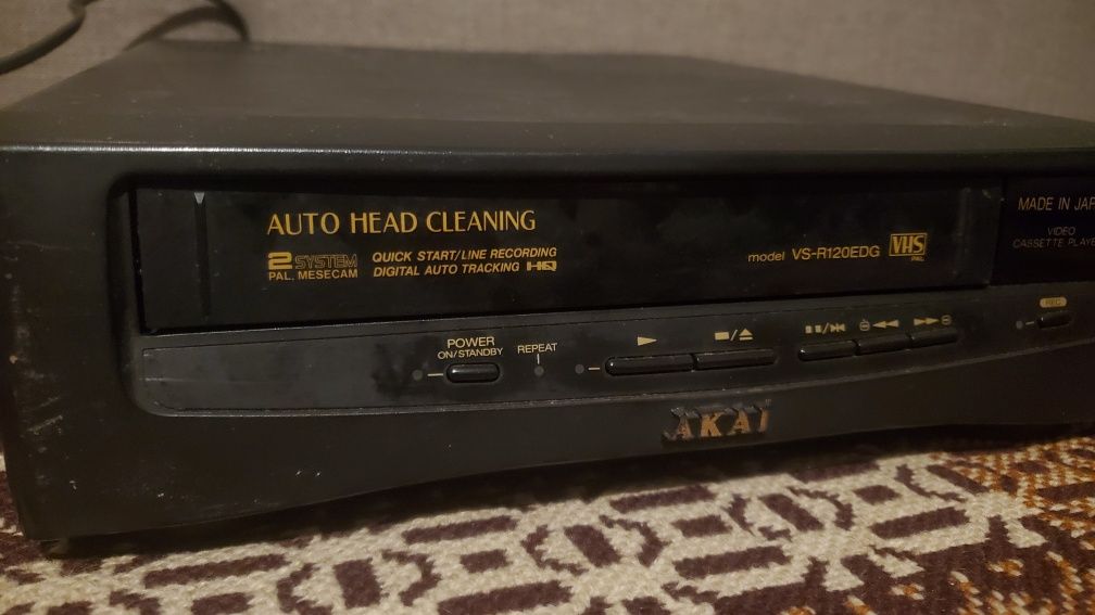 Odtwarzacz VHS Akai VS-R120EDG – klasyk retro, nieznany stan