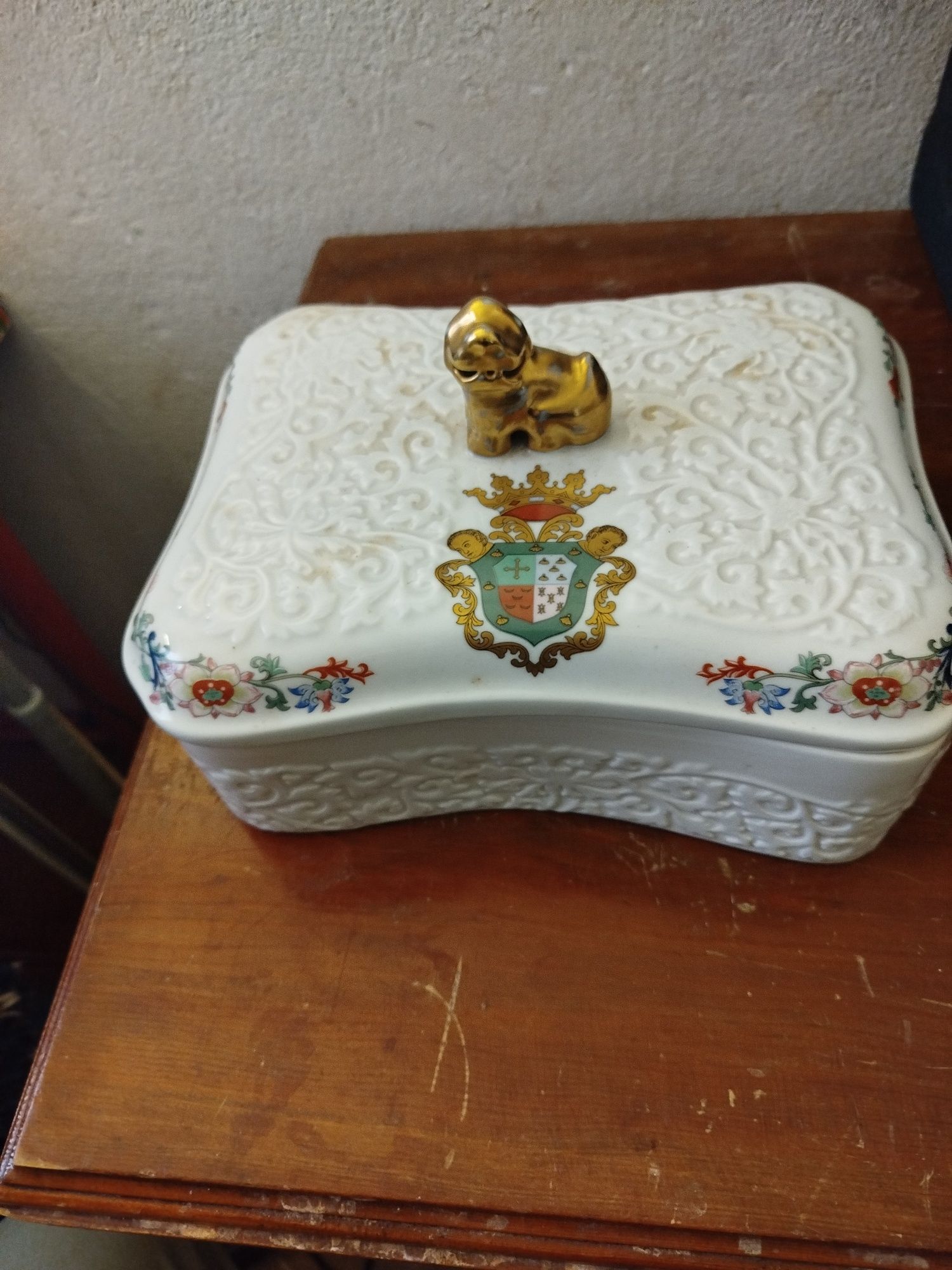 Caixa porcelana China Dinastia Qing séc XVIII