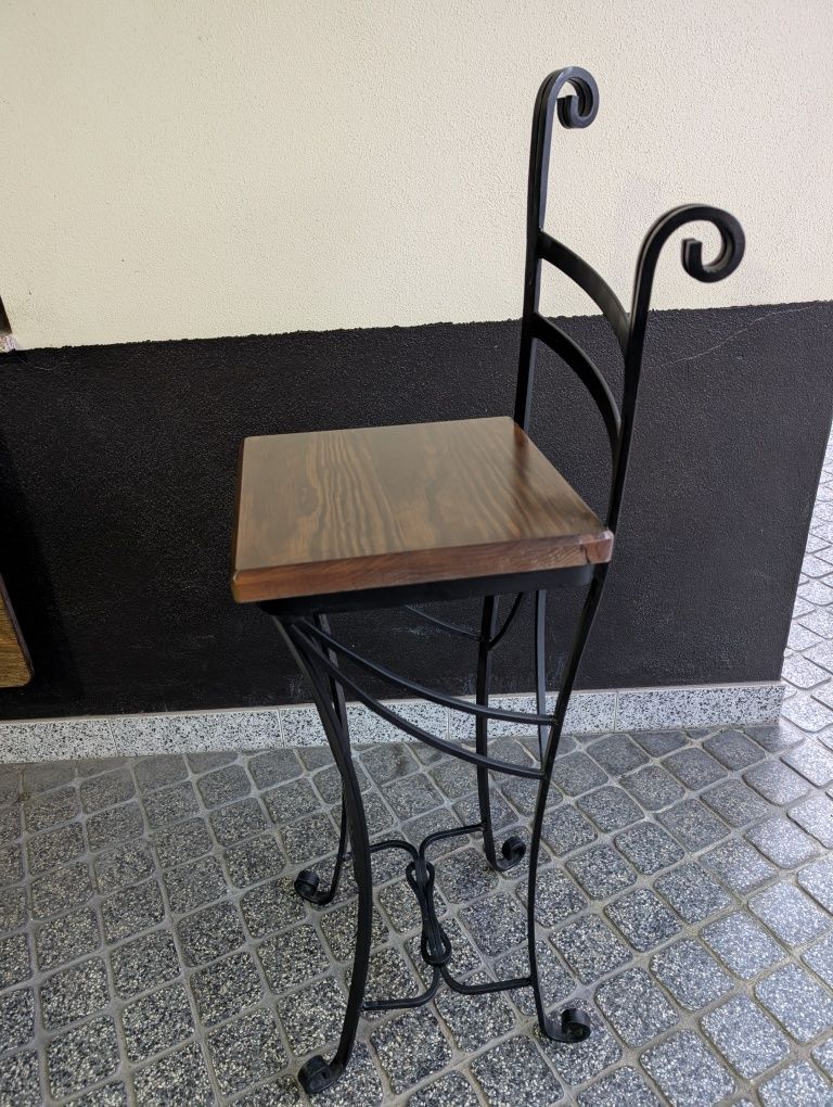 Bancos de bar em ferro