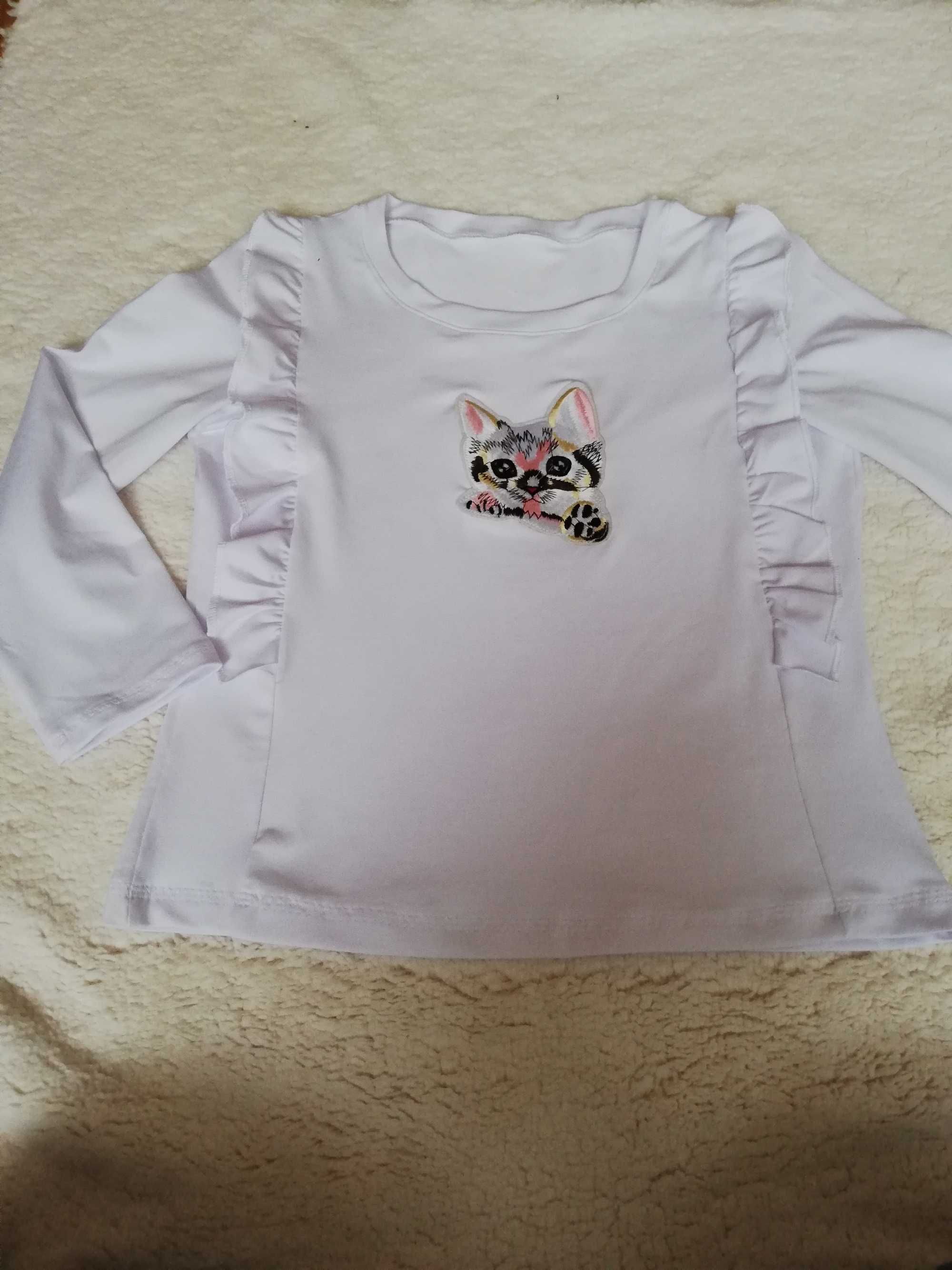 Nowa biała bluzeczka z falbanką i aplikacją kotka
