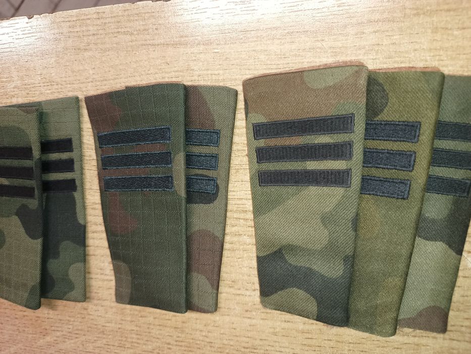 Pagony plutonowy , starszy kapral