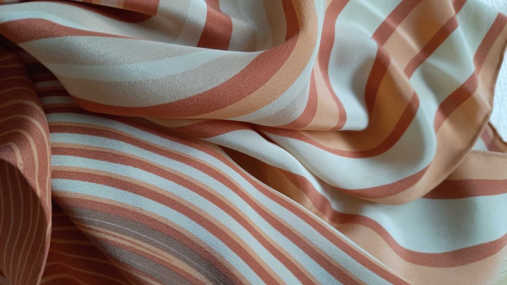 szal jedwabny ręcznie rolowany