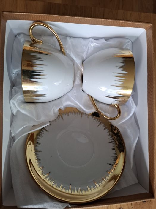 Komplet 2×filiżanka + spodek, biało-złoty - pomysł na prezent