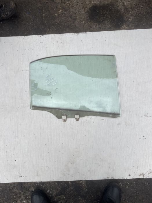 Стекло задние в дверь сивик 04год honda civic