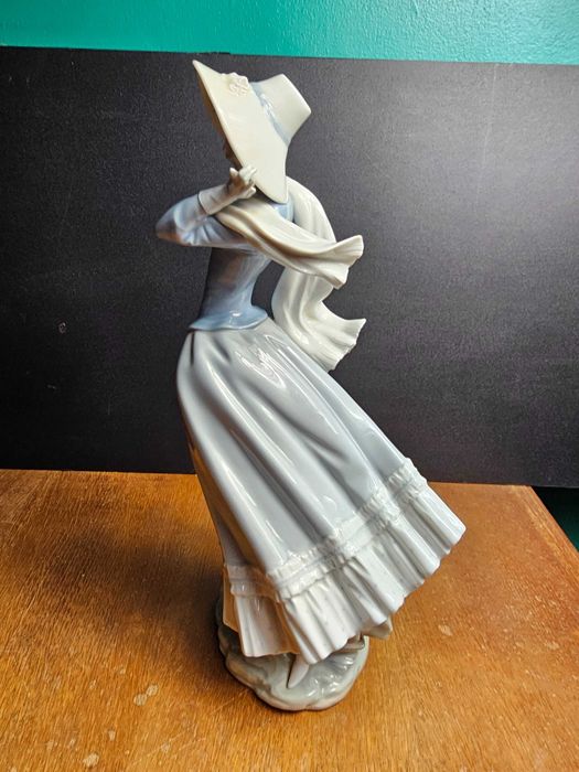 Duża figurka porcelana Lladro 4936 "Wiosenny powiew" 36cm Hiszpania