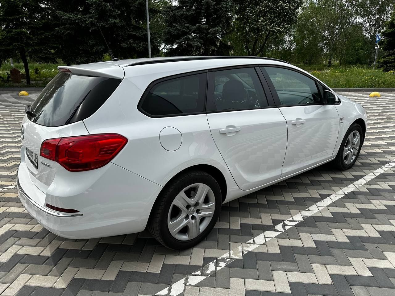 Машина Opel Astra 1.6