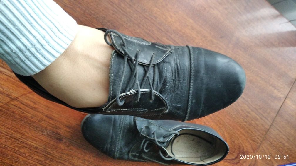 Шкіряні жіночі туфлі,на шнурівку