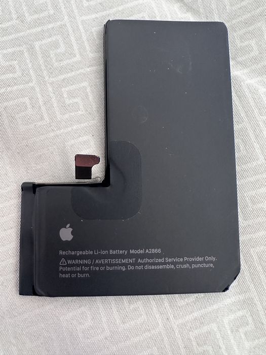 Оригінальна батарея на айфон 14 про