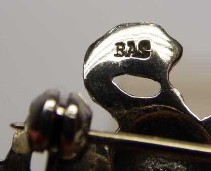 Srebrna broszka ciekawy wzór sygn. B.A.S (Blachian Antik Schmuck)