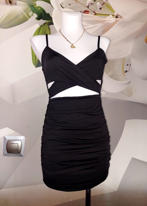 Sukienka mini czarna z wycięciami rozmiar S Nowa